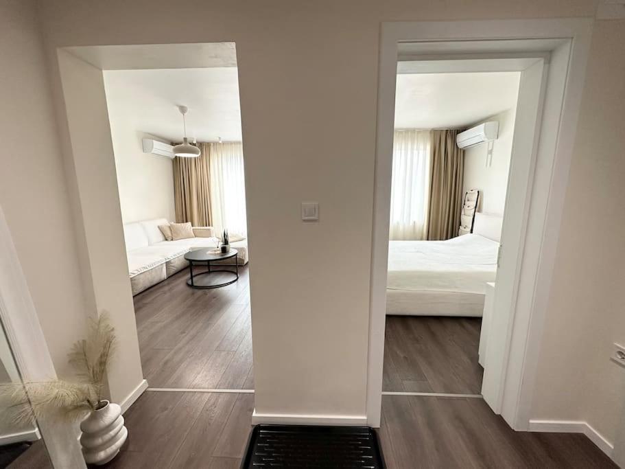 New Luxury Furnished Apartment - Beach, Varna Center & Fast Wi-Fi Zewnętrze zdjęcie